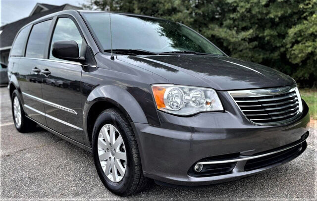 2015 Chrysler Town & Country in Commerce, GA 30529 - 1907796 25