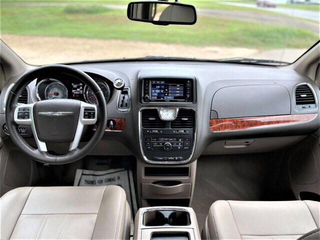 2015 Chrysler Town & Country in Commerce, GA 30529 - 1907796 35