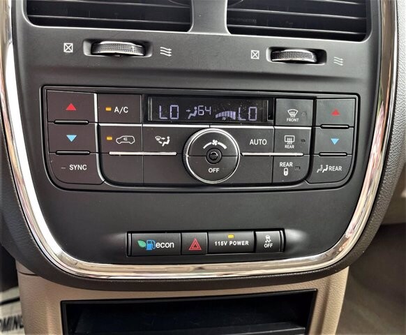 2015 Chrysler Town & Country in Commerce, GA 30529 - 1907796 113