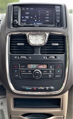 2015 Chrysler Town & Country in Commerce, GA 30529 - 1907796 110