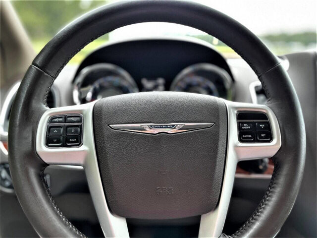 2015 Chrysler Town & Country in Commerce, GA 30529 - 1907796 36