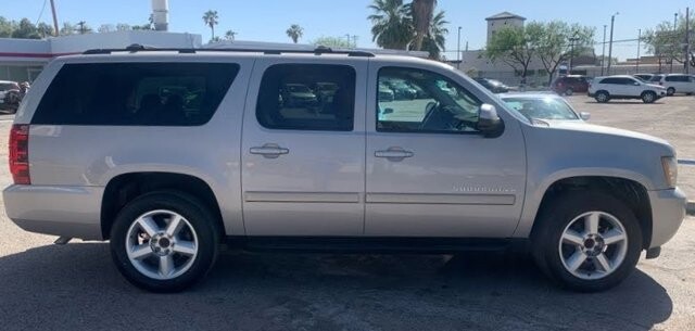 2008 Chevrolet Suburban in Tucson, AZ 85712-4825 - 1919076 4
