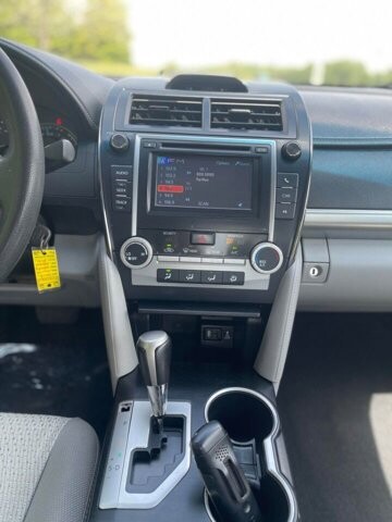 2013 Toyota Camry in Commerce, GA 30529 - 1976196 37