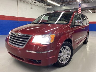 2009 Chrysler Town & Country in Woodford, VA 22580