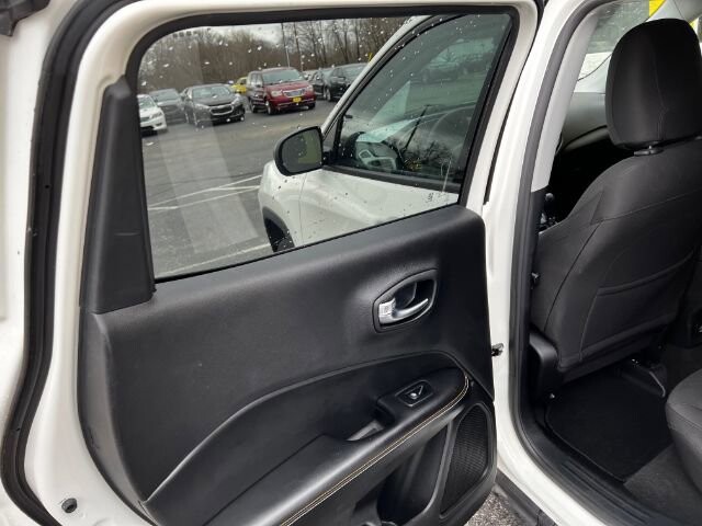 2017 Jeep Compass in Indianapolis, IN 46222-4002 - 2000058 11