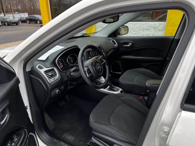2017 Jeep Compass in Indianapolis, IN 46222-4002 - 2000058 19