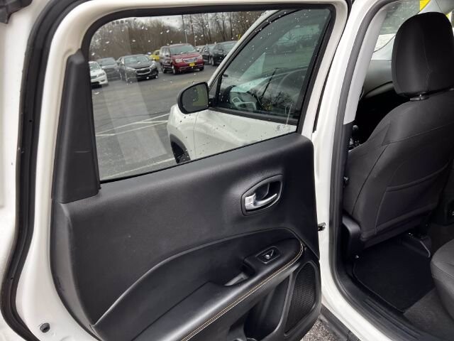 2017 Jeep Compass in Indianapolis, IN 46222-4002 - 2000058 23