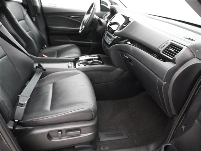 2019 Honda Pilot in Cincinnati, OH 45251-2402 - 2005262 55