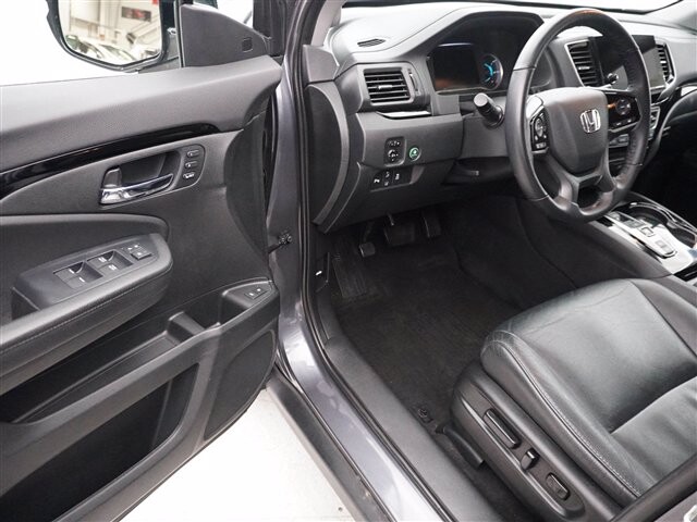 2019 Honda Pilot in Cincinnati, OH 45251-2402 - 2005262 3
