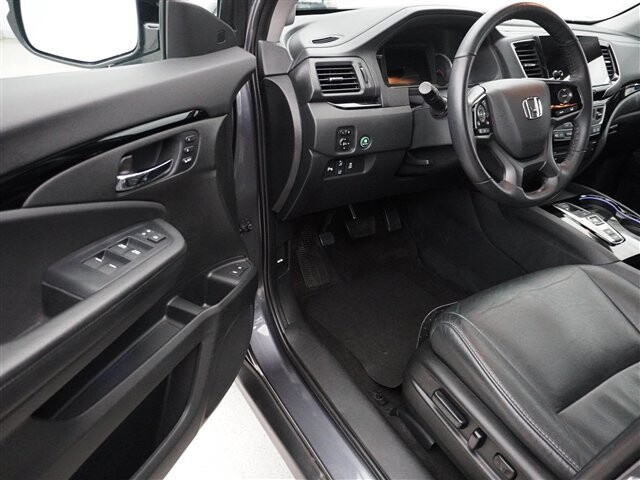 2019 Honda Pilot in Cincinnati, OH 45251-2402 - 2005262 96