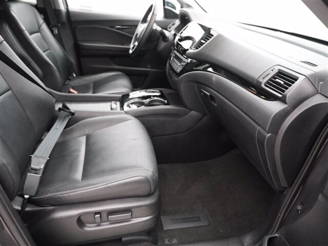 2019 Honda Pilot in Cincinnati, OH 45251-2402 - 2005262 6