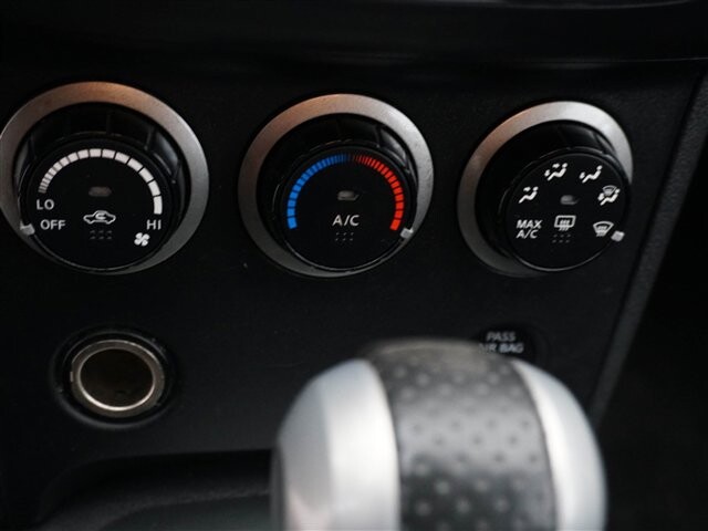 2015 Nissan Rogue in Cincinnati, OH 45251-2402 - 2011398 38