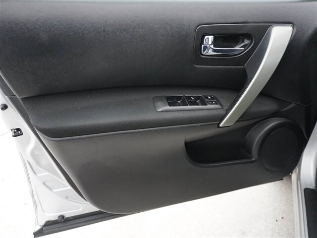 2015 Nissan Rogue in Cincinnati, OH 45251-2402 - 2011398 24