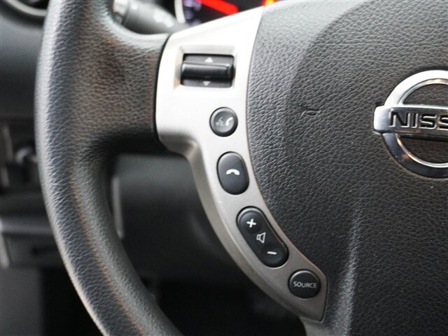 2015 Nissan Rogue in Cincinnati, OH 45251-2402 - 2011398 32