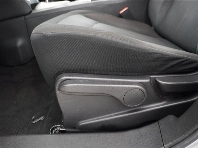 2015 Nissan Rogue in Cincinnati, OH 45251-2402 - 2011398 12