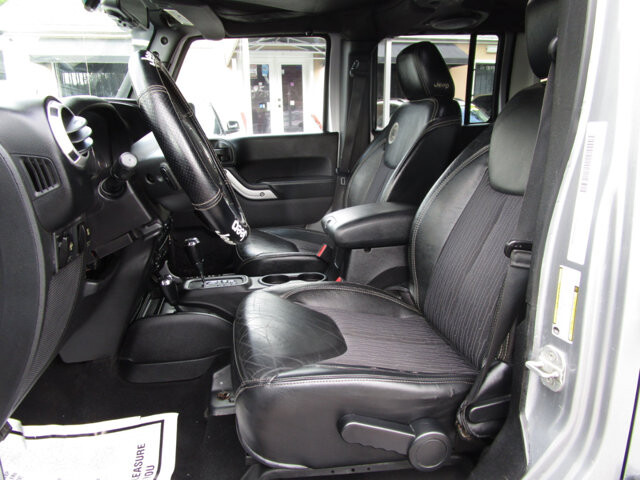 2013 Jeep Wrangler in Tampa, FL 33604-6914 - 2012965 37