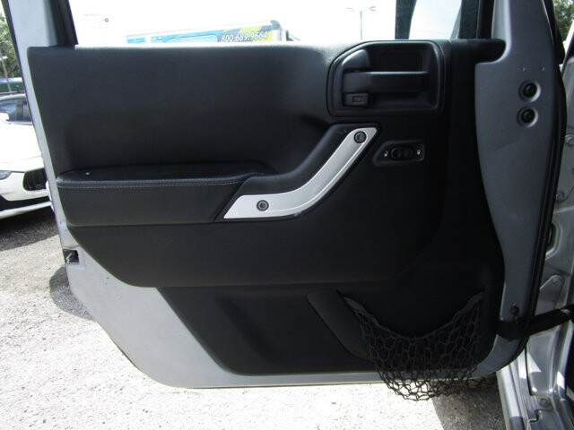 2013 Jeep Wrangler in Tampa, FL 33604-6914 - 2012965 16