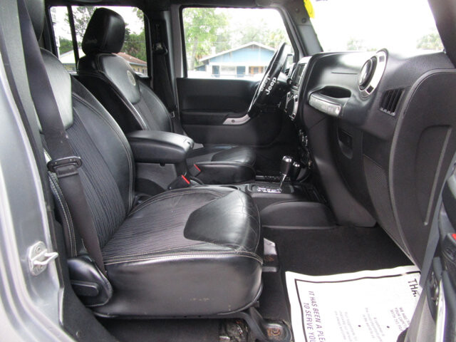 2013 Jeep Wrangler in Tampa, FL 33604-6914 - 2012965 36