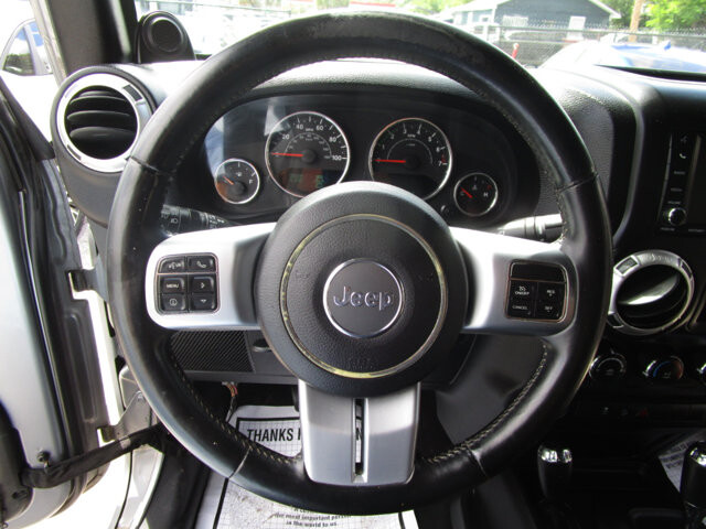 2013 Jeep Wrangler in Tampa, FL 33604-6914 - 2012965 4