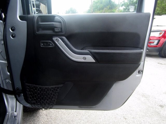 2013 Jeep Wrangler in Tampa, FL 33604-6914 - 2012965 75