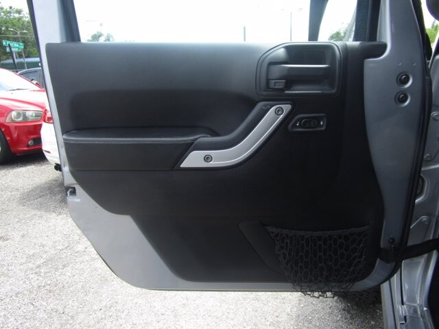 2013 Jeep Wrangler in Tampa, FL 33604-6914 - 2012965 113