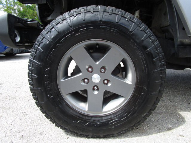 2013 Jeep Wrangler in Tampa, FL 33604-6914 - 2012965 21