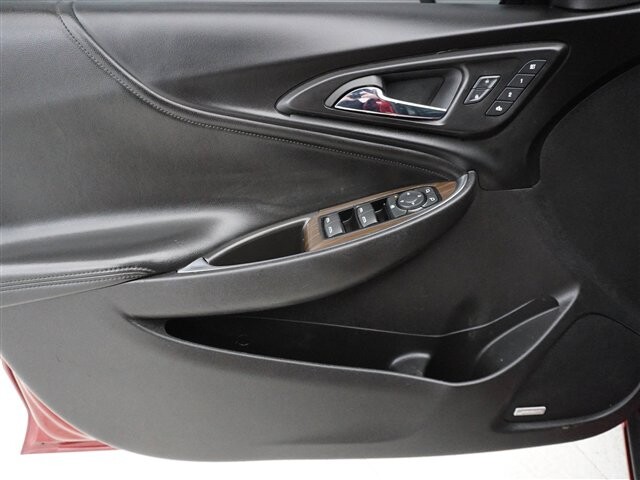 2017 Chevrolet Malibu in Cincinnati, OH 45251-2402 - 2013213 28