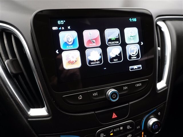 2017 Chevrolet Malibu in Cincinnati, OH 45251-2402 - 2013213 92