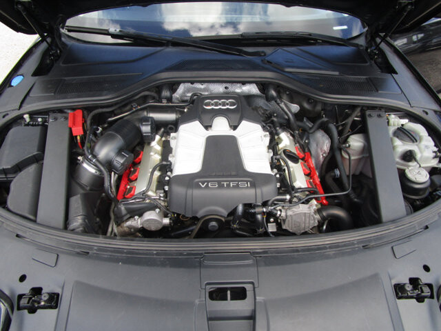 2013 Audi A8 in Tampa, FL 33604-6914 - 2017919 24