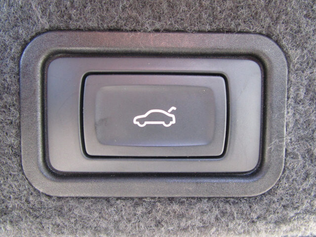 2013 Audi A8 in Tampa, FL 33604-6914 - 2017919 29