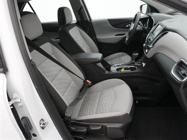 2018 Chevrolet Equinox in Cincinnati, OH 45251-2402 - 2023755 16