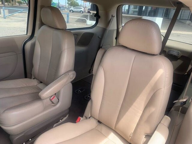 2011 Kia Sedona in Tucson, AZ 85712-4825 - 2028682 5