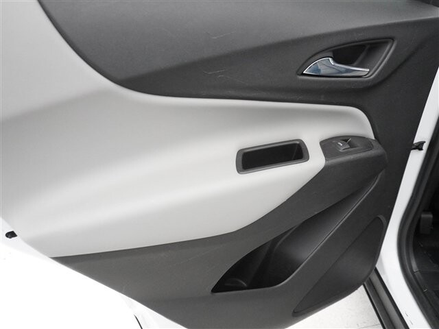 2018 Chevrolet Equinox in Cincinnati, OH 45251-2402 - 2033008 18