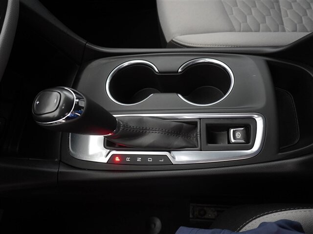 2018 Chevrolet Equinox in Cincinnati, OH 45251-2402 - 2033008 41