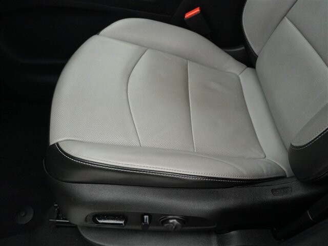 2019 Chevrolet Equinox in Cincinnati, OH 45251-2402 - 2033009 34