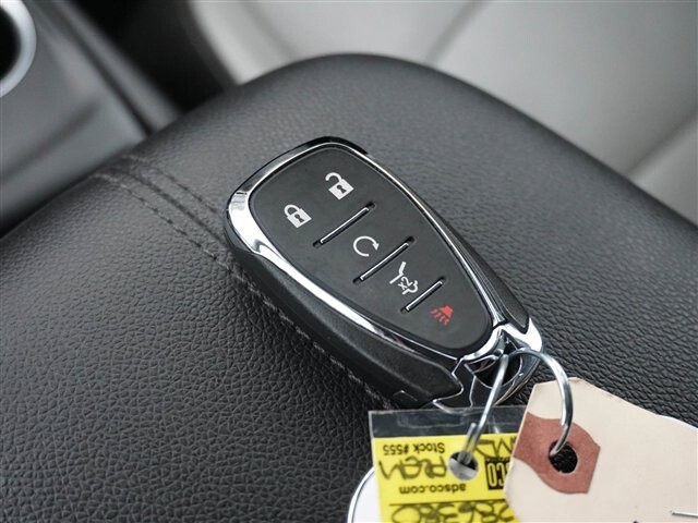 2019 Chevrolet Equinox in Cincinnati, OH 45251-2402 - 2033009 46