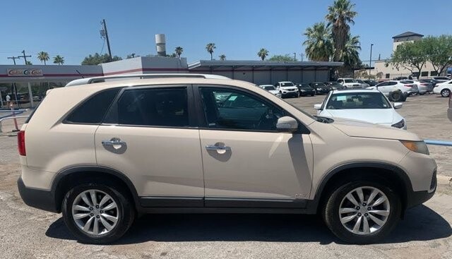 2011 Kia Sorento in Tucson, AZ 85712-4825 - 2034399 4