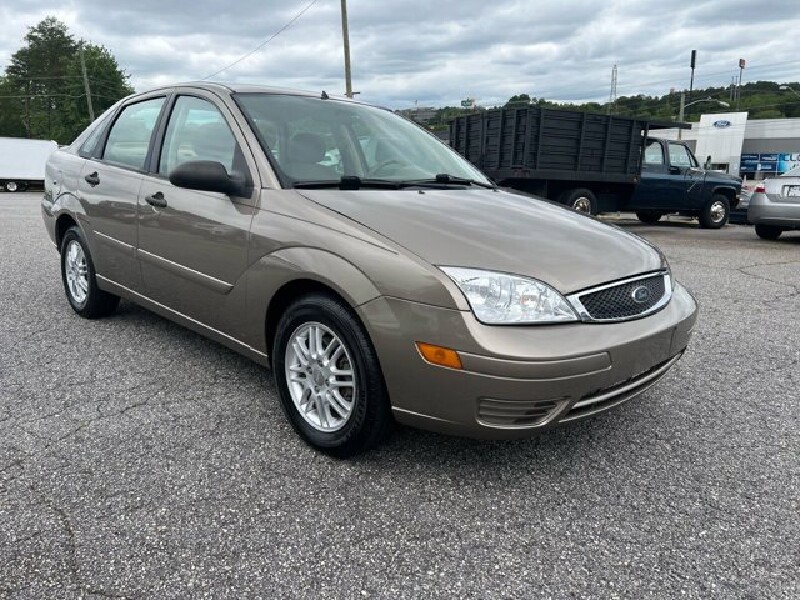 2005 Ford Focus in Hickory, NC 28602-5144 - 2035306