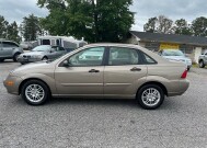 2005 Ford Focus in Hickory, NC 28602-5144 - 2035306 4
