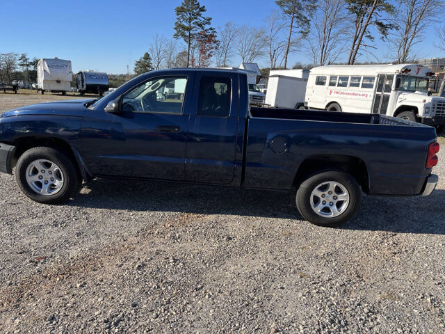 2005 Dodge Dakota in Hickory, NC 28602-5144 - 2035307 10