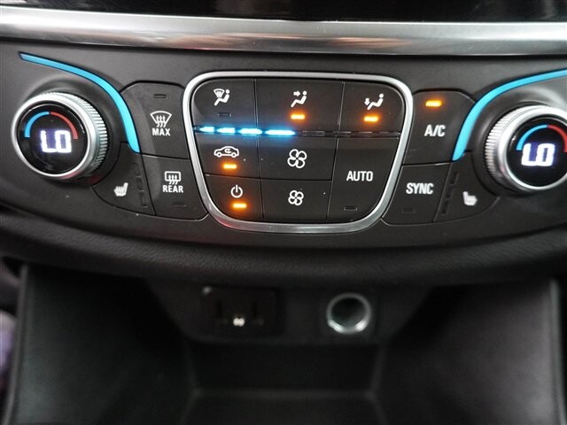 2019 Chevrolet Traverse in Cincinnati, OH 45251-2402 - 2035381 45