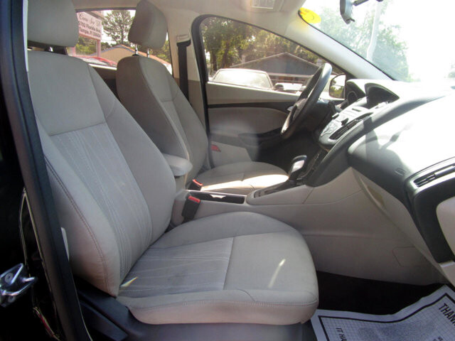 2017 Ford Focus in Tampa, FL 33604-6914 - 2039458 92