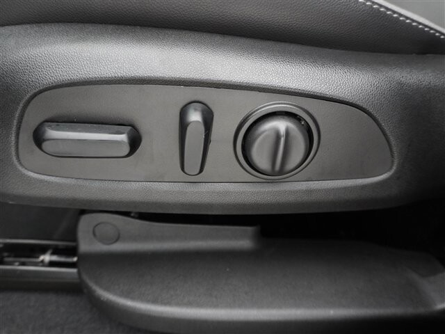 2020 Chevrolet Equinox in Cincinnati, OH 45251-2402 - 2039478 26