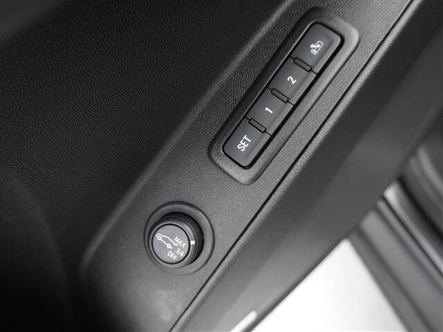 2020 Chevrolet Equinox in Cincinnati, OH 45251-2402 - 2039478 34