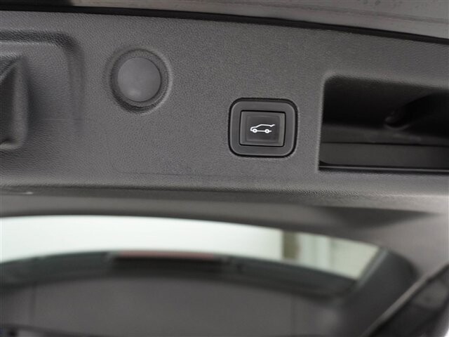 2020 Chevrolet Equinox in Cincinnati, OH 45251-2402 - 2039478 24