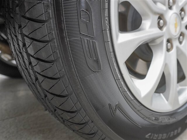 2019 Chevrolet Equinox in Cincinnati, OH 45251-2402 - 2041743 46