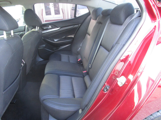 2017 Nissan Maxima in Tampa, FL 33604-6914 - 2042236 11