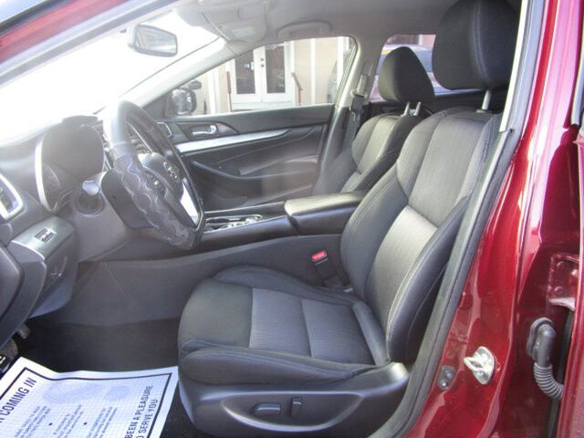 2017 Nissan Maxima in Tampa, FL 33604-6914 - 2042236 9