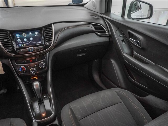 2018 Chevrolet Trax in Cincinnati, OH 45251-2402 - 2042661 24