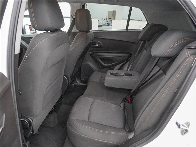 2018 Chevrolet Trax in Cincinnati, OH 45251-2402 - 2042661 14